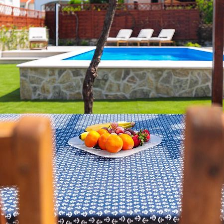 Home Away From Home With A Heated Pool Punat Exterior photo