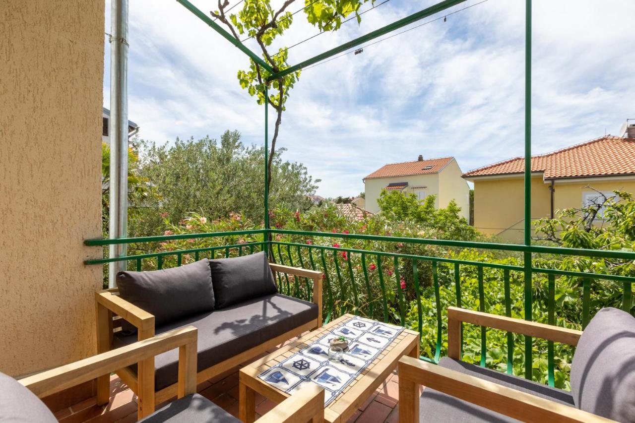Home Away From Home With A Heated Pool Punat Exterior photo