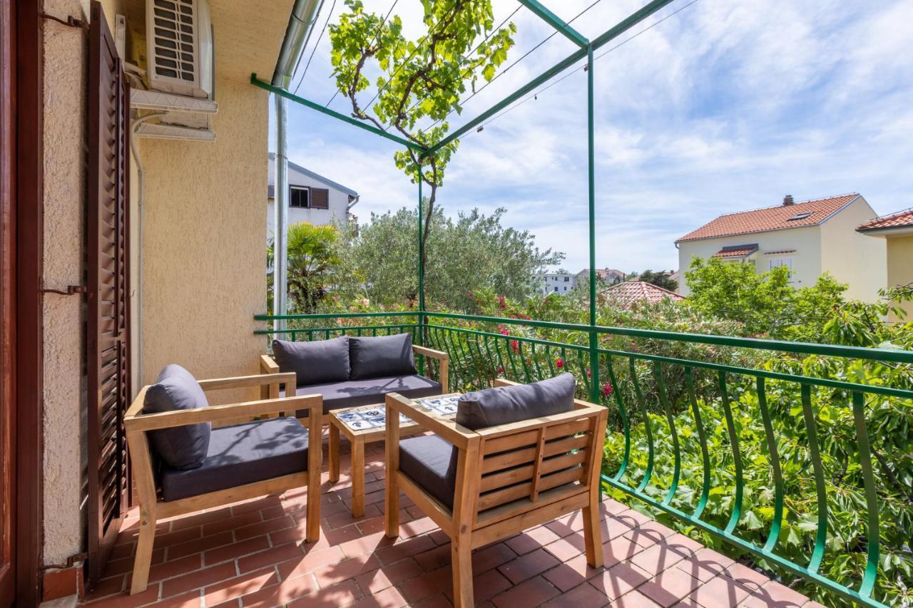 Home Away From Home With A Heated Pool Punat Exterior photo