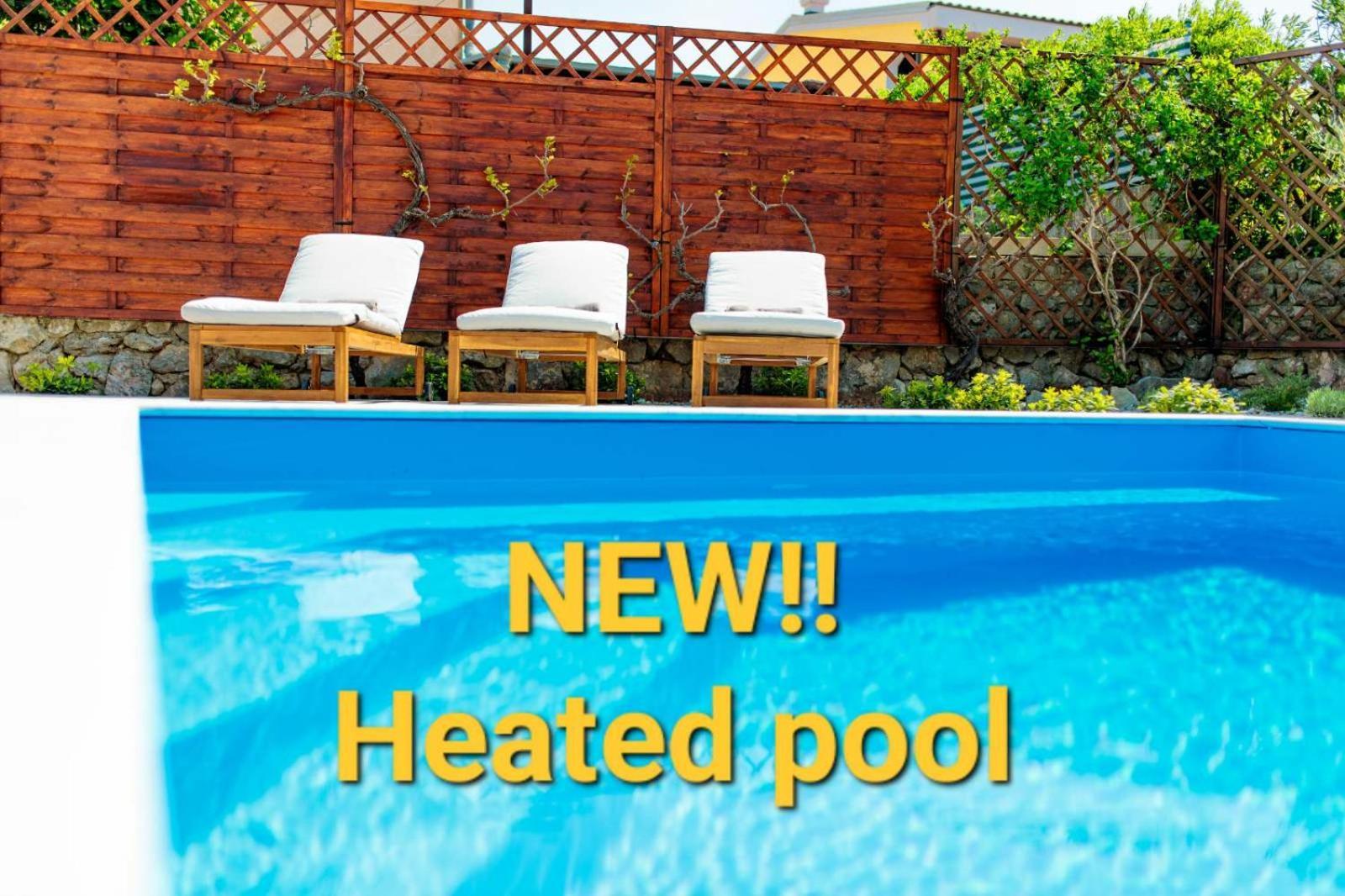 Home Away From Home With A Heated Pool Punat Exterior photo