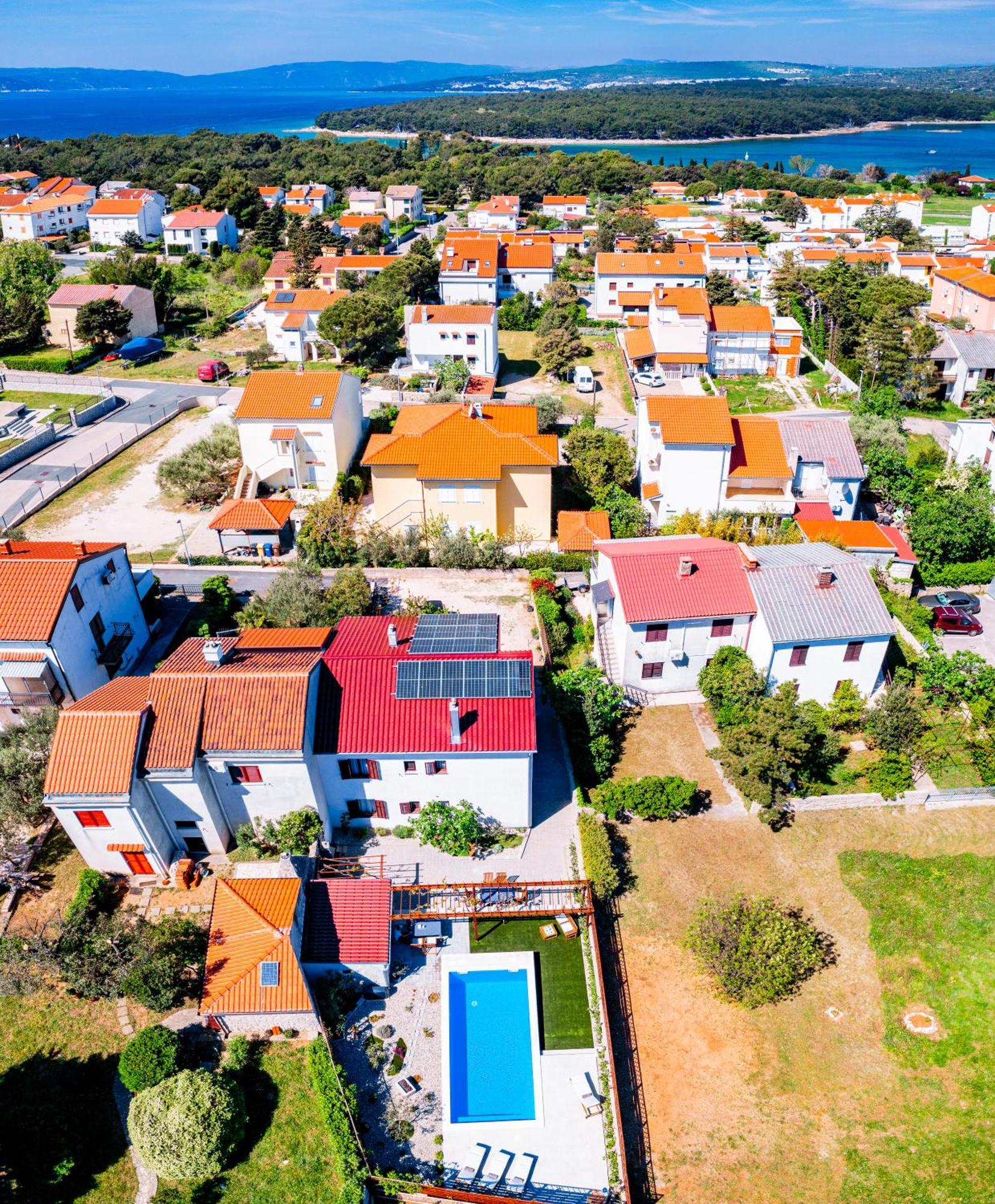 Home Away From Home With A Heated Pool Punat Exterior photo