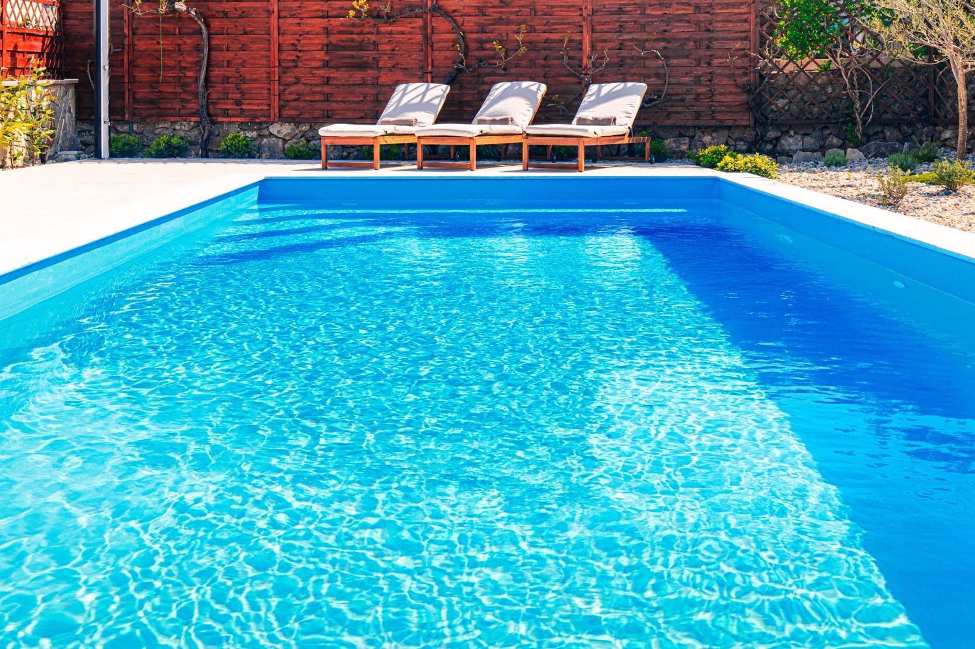 Home Away From Home With A Heated Pool Punat Exterior photo