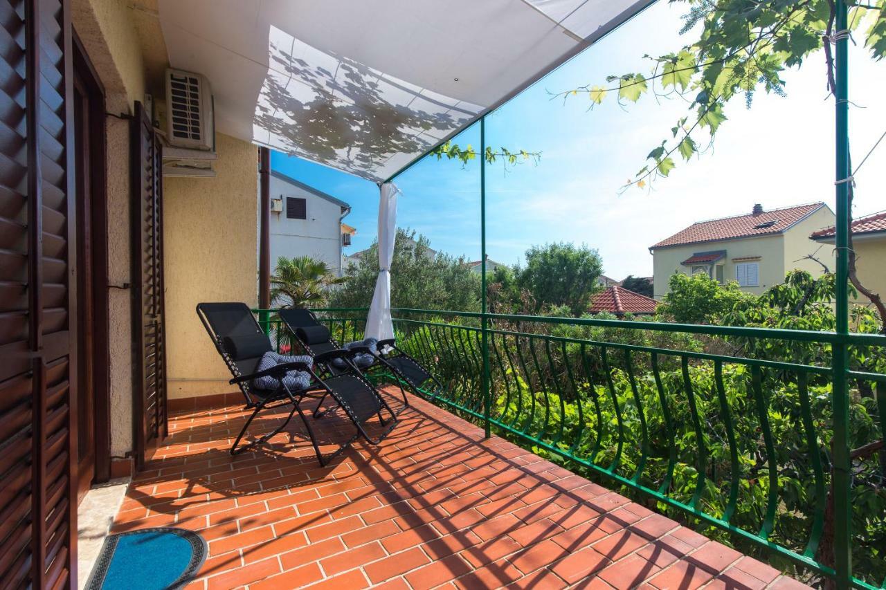 Home Away From Home With A Heated Pool Punat Exterior photo